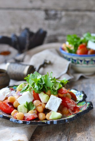 Insalata di ceci, feta e pomodori